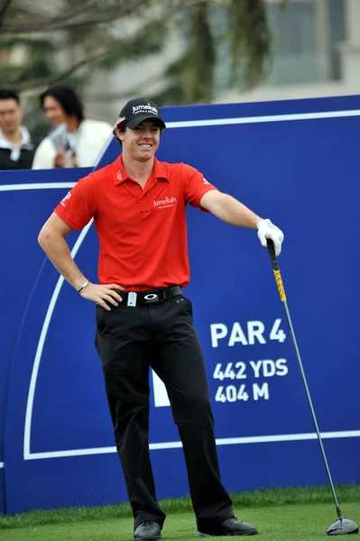 2011年10月27日 在中国上海举行的马拉伦湖上海大师赛高尔夫锦标赛上 北爱尔兰的罗里 麦克利利期待着 — 图库照片