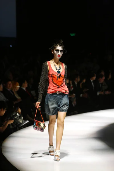 Vivienne Westwood Fashion Show Shanghai Fashion Week 2012 Spring Summer — стоковое фото