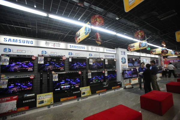 Chinesische Kunden Kaufen Samsung Lcd Und Led Fernseher Einem Gome — Stockfoto