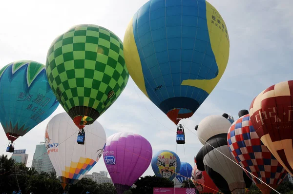 Heißluftballons Immergrünen Park Vor Der Eröffnung Der Heißluftballon Challenge 2011 — Stockfoto