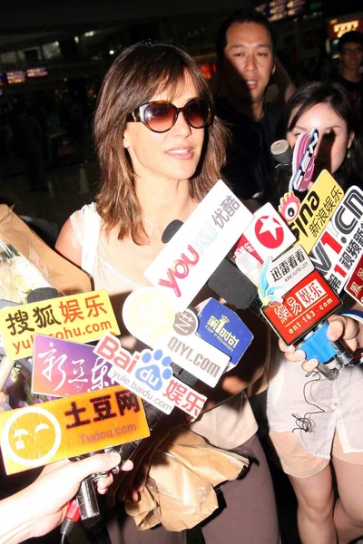 法国女星索菲 马索接受采访 2011年4月27日 中国香港香港国际机场 — 图库照片