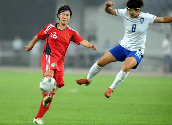 Chinas Zhang Controla Balón Durante Clasificación Fútbol Femenino Asiática Contra —  Fotos de Stock
