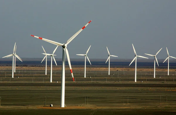 Barkol の風力発電所における風力タービンの渦 北西中国新疆ウイグル自治区 月2011 — ストック写真