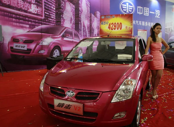 Model Poses Faw Car Auto Show Haikou South Chinas Hainan — Stock Photo, Image