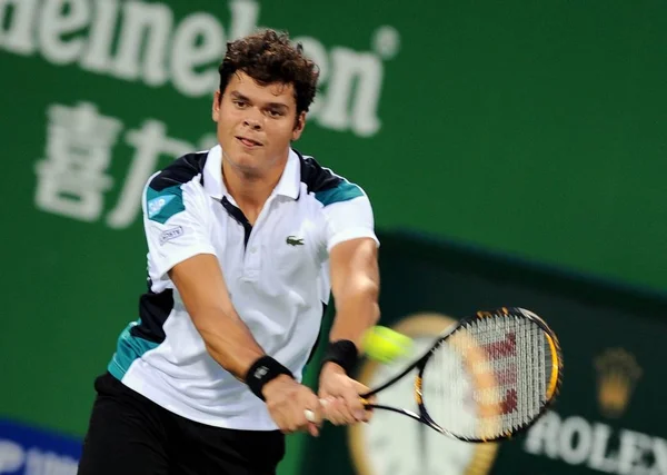 Milos Raonic Van Canada Geeft Als Resultaat Een Schot Tegen — Stockfoto