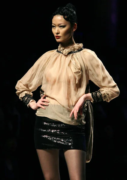 Dunnu Modeshow Bij China Fashion Week Herfst Winter 2011 Beijing — Stockfoto