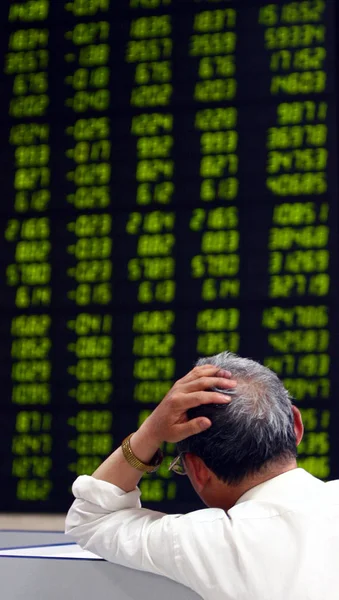 Investor Concerns Share Prices Green Price Falling Stock Brokerage House — Stock Photo, Image