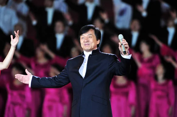 香港カンフー スーパー スター ジャッキー チェン 中国北京の清華大学の 2011 100 周年記念祭典で行う — ストック写真