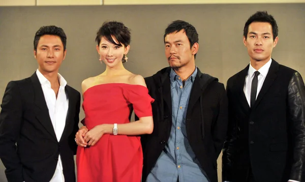 左から 中国の俳優チェン 台湾のモデルで女優のリン チーリン 中国の俳優Liao Fanと台湾の俳優トニー ヤンは 2011年10月17日 中国の北京で映画 愛の信用 — ストック写真