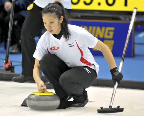 日本のプレーヤーは 2011 日東中国江蘇省 南京市にパシフィック アジア カーリング選手権 2011 中ニュージーランドに対して女性二重ラウンドロビンのマッチで競う — ストック写真