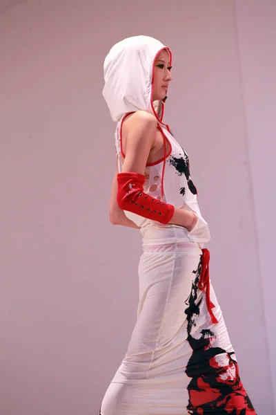 2011年10月28日在中国北京举行的中国2012斯普林夏季时装周乔丹杯设计大赛决赛 2011年10月28日 — 图库照片