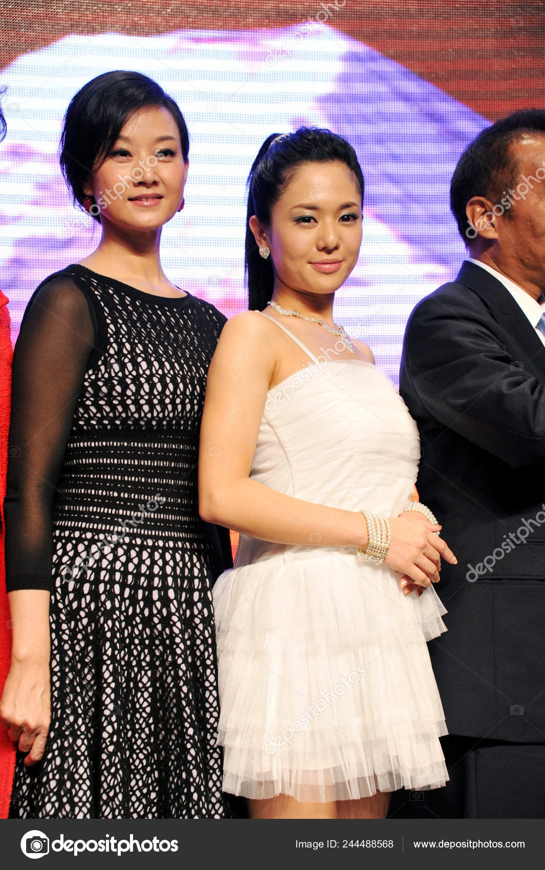 Лесбиянки бар порно сайт Порно супер билер