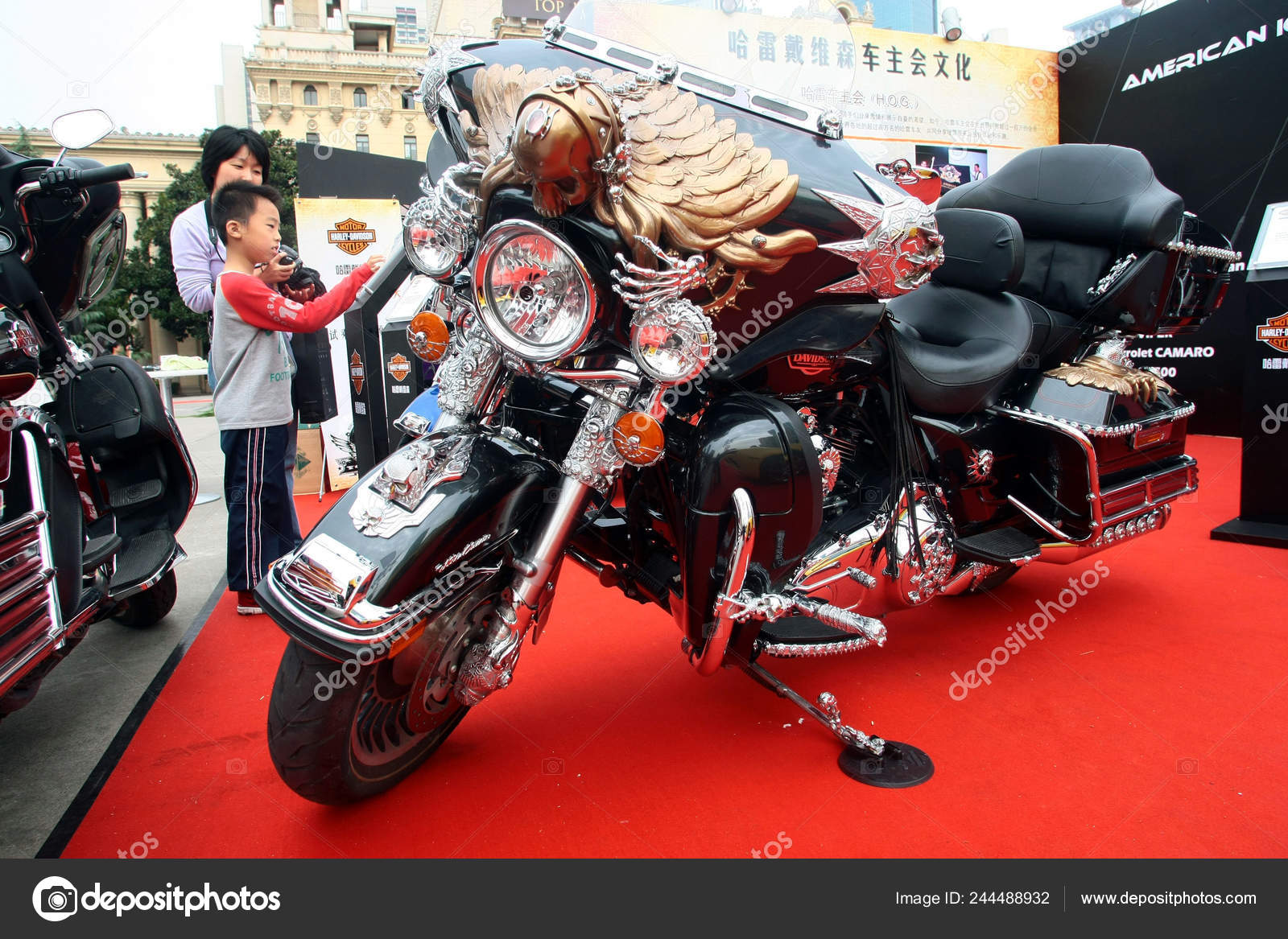 Visitors Look Harley Davison Motorbike Top Marques Shanghai 2011