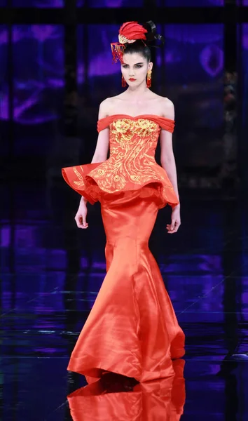 Kaplan Defile Çin Moda Hafta Ilkbahar Yaz 2012 Sırasında Pekin — Stok fotoğraf