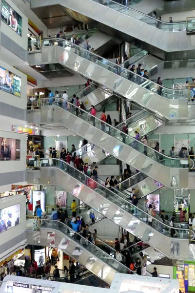 Turistas Clientes Locales Abarrotan Centro Comercial Durante Las Vacaciones Del — Foto de Stock