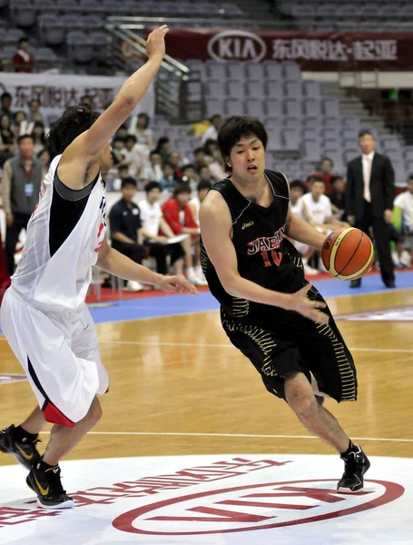 Kosuke Takeuchi Japón Derecha Desafía Jugador Corea Del Sur Durante —  Fotos de Stock