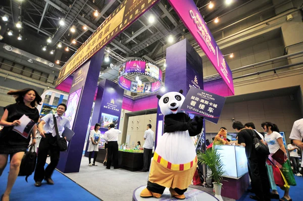 Personal Chino Vestido Con Disfraz Parecido Kungfu Panda Bienvenida Los — Foto de Stock