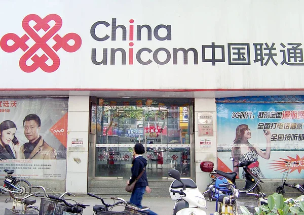 Résident Local Passe Devant Une Succursale China Unicom Nanjing Dans — Photo