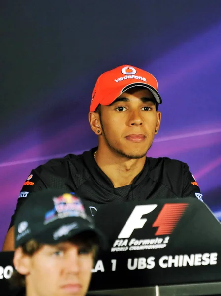 British Kierowca Lewis Hamilton Mclaren Mercedes Zespołu Uczęszcza Konferencji Prasowej — Zdjęcie stockowe