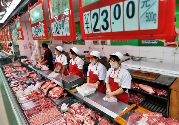 Employees Sell Pork Other Meat Products Supermarket Zouping County Binzhou — Stock Photo, Image