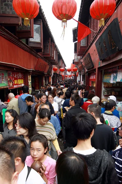 Turystów Tłum Qibao Old Street Podczas Wakacji Święto Narodowe Szanghaju — Zdjęcie stockowe
