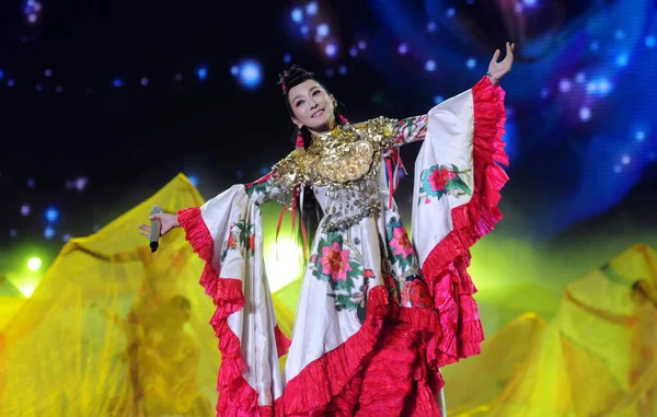 Chanteuse Folklorique Chinoise Dingding Produit Lors Soirée Ouverture 13E Festival — Photo