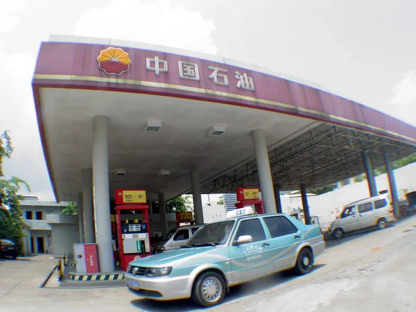 2011年8月24日 中国海南省海口市中石油站 — 图库照片