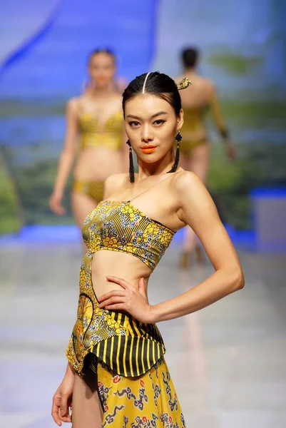 Ordifen カップ中国ランジェリー デザイン コンテスト 2011 2012年春 夏のファッションウィークで北京 2011 — ストック写真