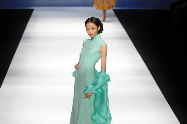 Pokaz Mody Chuyan Chinach 2012 Wiosna Lato Fashion Week Pekinie — Zdjęcie stockowe