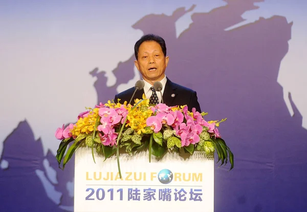 Dingfu Kínai Biztosítási Szabályozó Bizottság Elnöke Beszédet Mond Lujiazui Fórumon — Stock Fotó