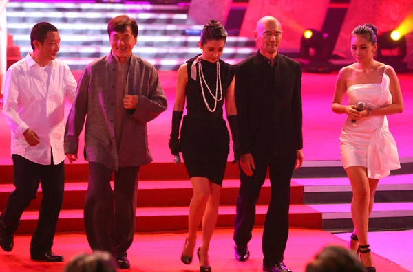 左から 香港香港のスター ジャッキー チェン 中国の女優ファン ビンビン 俳優のZhao Wenxuanが 2011年9月15日 中国東部江蘇省南京で行われた映画 — ストック写真