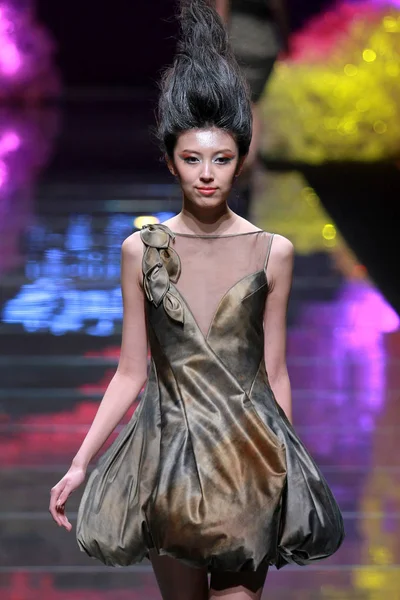 Bosideng ダウン着用でファッションショー北京 中国のファッション週間秋 2011 2011 — ストック写真