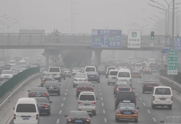 Autos Werden Durch Dicken Smog Peking China Oktober 2011 Gebremst — Stockfoto