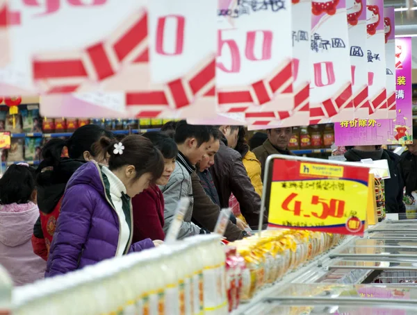 Kinesiska Kunder Handla Fryst Mat Stormarknad Shaoyang City Centrala Chinas — Stockfoto