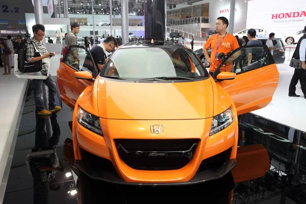 Los Visitantes Observan Honda Mugen Durante Exposición Internacional Automóviles China — Foto de Stock