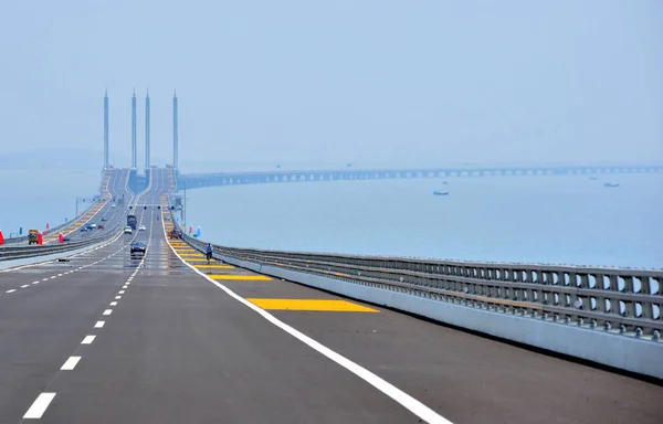 Vehicles Travel Jiaozhou Bay Bridge Also Called Qingdao Gulf Bridge — Stock Photo, Image