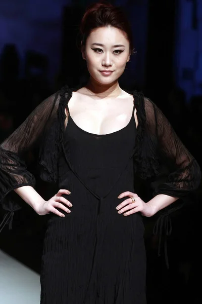 Search Lost Time Yang Hee Deuk Fashion Show Shanghai 2011 — Stock Photo, Image