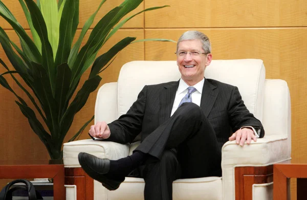 Yeni Ceo Tim Cook Ile Chinas Bakanı Ticaret Chen Deming — Stok fotoğraf