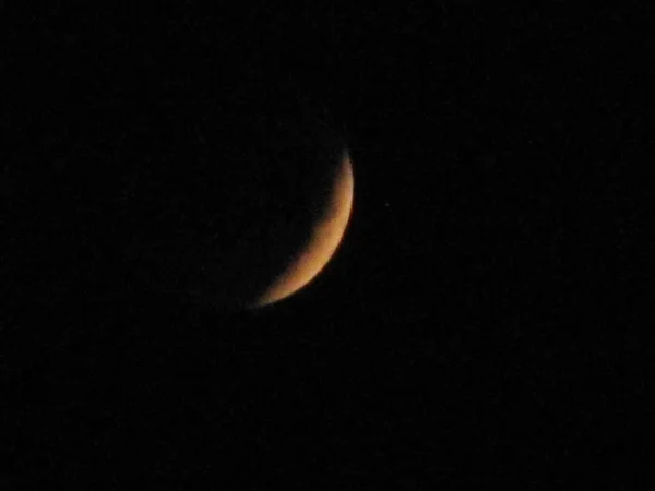 月の一部が地球の影に交差する 中国中部湖北省の志陽市から見える 2011年6月16日 — ストック写真
