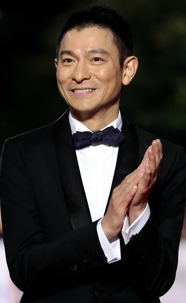 香港歌手兼演员刘德华在红地毯上合影 2011年11月26日在台湾新竹举行的第48届金马颁奖典礼上合影 — 图库照片