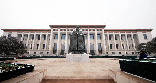 Статуя Конфуция Изображена Перед Обновленным Национальным Музеем Китая Пекине Китай — стоковое фото