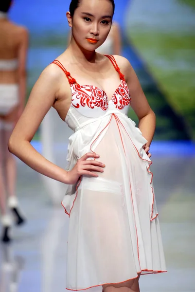 Ordifen Cup China Lingerie Design Contest 2011 Semana Moda Primavera — Foto de Stock