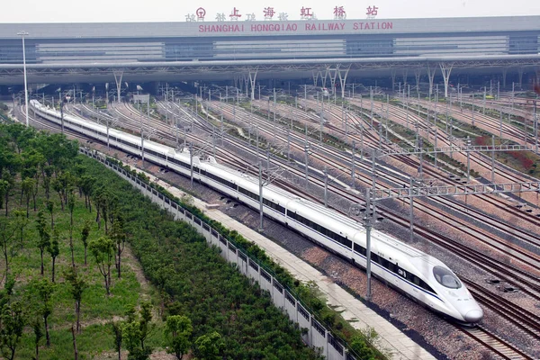 Crh Kina Railway Höghastighetståg Tåget Avgår Från Hongqiao Järnvägs Station — Stockfoto
