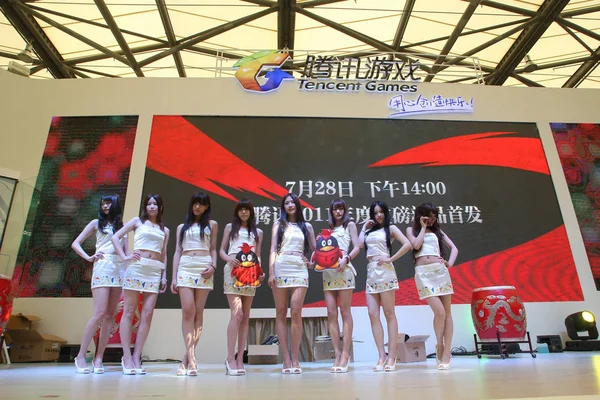 File Showgirls Pictured Booth Tencent 9Th China Digital Entertainment Expo — Stock Photo, Image