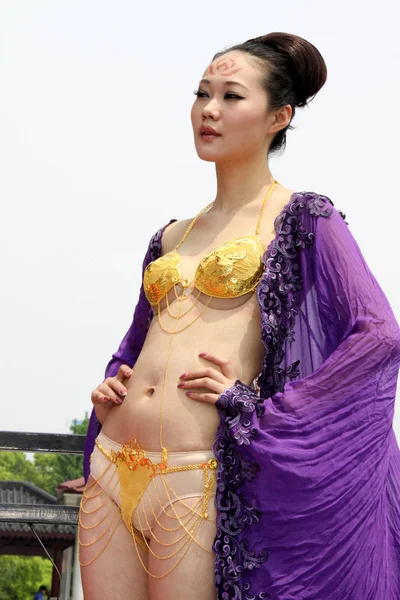 Model Wearing Gold Lingerie Poses Durign Show Changsha City Central — Stock Photo, Image