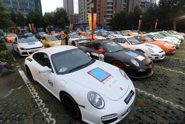 Los Coches Porsche Están Estacionados Plaza Xintiandi Wuhan Centro Provincia — Foto de Stock
