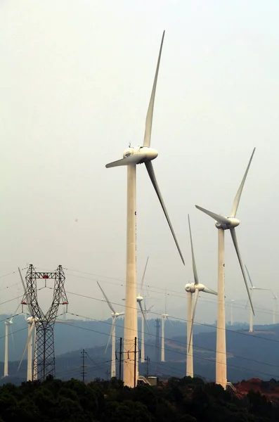 2011年7月23日 中国東部江西省江西省の風力発電所の眺め — ストック写真