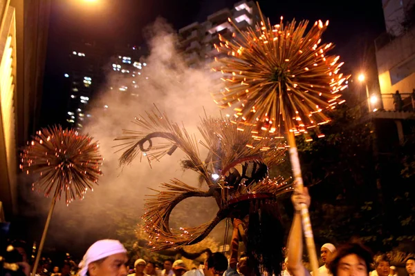 Miejscowi Mieszkańcy Wykonują Fire Dragon Dance Świętować Mid Autumn Festival — Zdjęcie stockowe