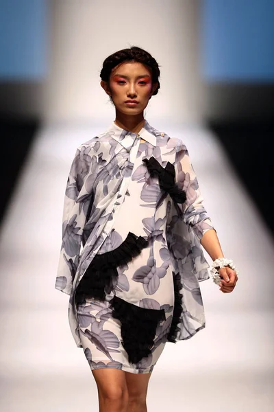 Desfile Moda Helen Lee Durante Las Colecciones Primavera Verano Shanghai —  Fotos de Stock