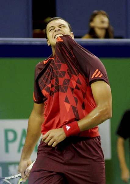 2011年10月12日 在中国上海举行的2011年上海大师赛网球锦标赛上 法国选手 Wilfried Tsonga 在与日本基尼西科里的第二轮比赛中咬了他的 — 图库照片